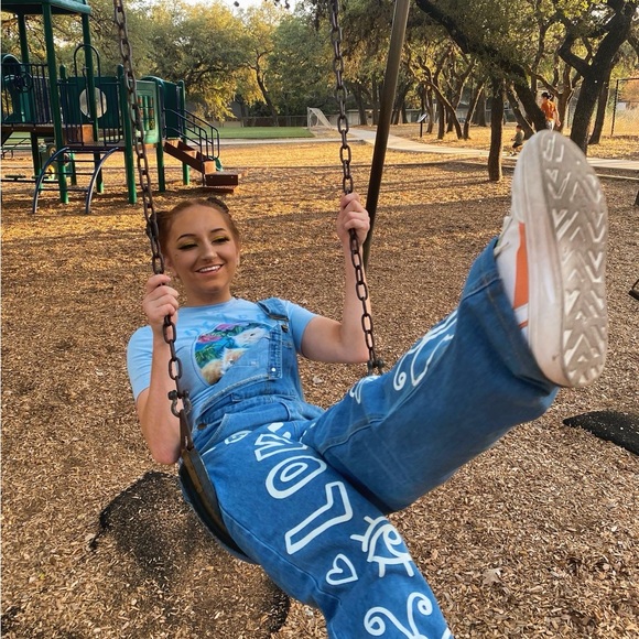 Meet your Posher, Ellie - Picture 4 of 6